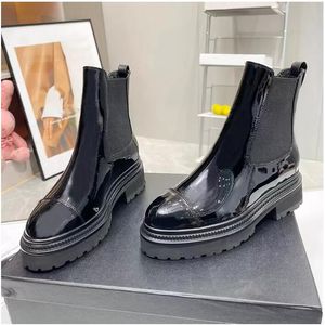 Kısa Botlar Chelsea Boots En İyi Tasarımcı Kadınların Lüks Moda Deri Renk Eşleşmesi Rhombic Elastik Kollu Düz Topuk Roman Şövalyesi Kış Sonbahar2