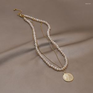 Kedjor guld initial halsband f￶r kvinnor flickor pl￤terade l￤ckra p￤rlor personligt mynt skiktat