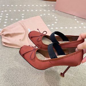 Muimiu Obcasy buty Suknie ślubne Wysokie damskie buty Formalne buty Projektant luksusowy satynowy elastyczny 9.5 cm swobodne kwadratowe palce czarny biały czerwony różowy na pięcie PROM SIZE35-40