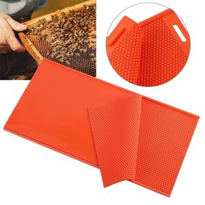 Other Garden Supplies Beekeeper Soft PVC Beeswax Mold Foundation Bee Hive Basis Press Sheet Mould Beekeeping Tools 2 Pcsset 221028