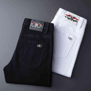 Abbigliamento da uomo Pantaloni chino in cotone jeans Pantaloni aderenti dritti sottili ricamati di marca Denim