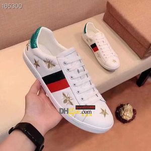 Luxo Sapatos de Artes Marciais Designer Top Men Quality Men Real Contest Running Shoe Classic Borded Bee Sapatos casuais