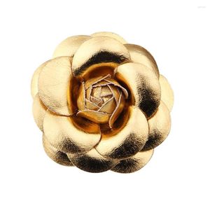 Broschen 5 cm Gold Silber Farbe PU Leder Rose Blume Brosche Kamelie Corsage Frauen Anstecknadeln und Schal Schnalle Zubehör