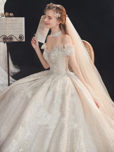Luxury Ball Gown Wedding Dresses 2023 Illusion Långärmad puffig kjol Crystal Pärled Applique Arabic Princess Bridal Dress Robes de Marie