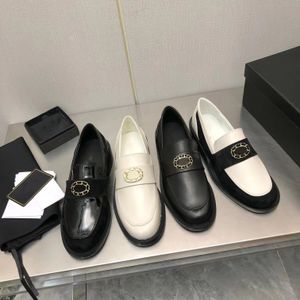 2022 loafers Dress shoes Black and white classic color Uppers center logo decoration Enjoy the charming and noble