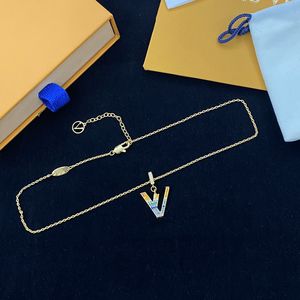 Med Box Love Necklace Designer Women Pendants 40cm Mix Colors Stamp Charm Chain Pendant Halsband Fashion Brass Jewelry