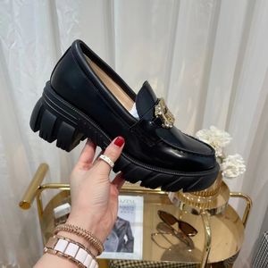 Scarpe eleganti Moda tacco piatto di lusso tacco basso suola spessa fibbia in metallo lettera scarpe firmate Donna testa tonda 100% pelle suola in gomma antiscivolo resistente all'usura 35-40