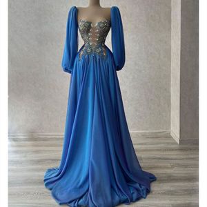 Abito da ballo blu a maniche lunghe con scollo a V in pizzo con applicazioni di paillettes Abiti da celebrità da sera in chiffon Lunghezza del pavimento in pizzo 3D con perline