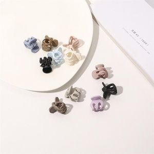 Mini Size Flower Hair Clip Clamp Women Frosted Pumpkin Plastic Hair Claws Korea Girl Ponytail Pure Color Hairpins Head Wear Accessories 11 Colors