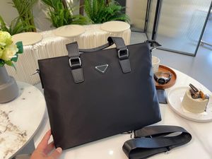 Valigetta di lusso Borsa da lavoro da uomo Borsa per computer Designer Borse per laptop in nylon ricamato Lettera Messaggero con cerniera Targhette Totes Borsa multifunzionale 15 pollici