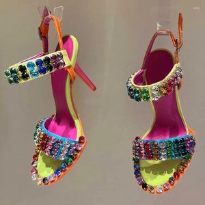 Sandalet tasarımcısı kristal süslemeli yüksek topuk sarı pembe mavi patchwork slingback kadın ayakkabı mücevher pist ince topuklu