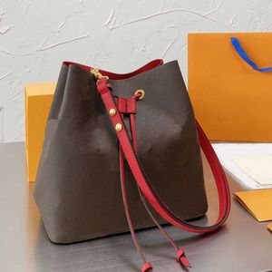 El çantası Akşam Çanta Kalitesi Çizme Kova Çantası Cowhide Deri Crossbody Çanta Tek Omuz Kadın Çantaları Şampanya Çanta Renk Mikrofiber Yapıştırıcı Astar