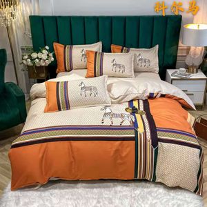 Luxury White Designer Bedding Sets Silk Queen King Size Duvet Cover Bed Sheet Fashion Summer Pillowcases