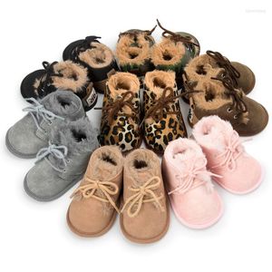 Första Walkers Infant Boy Girl Winter Footwear Slip-on Warm Keep Shoes Casual Leopard för Baby Velvet