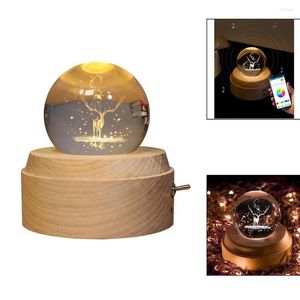装飾的な置物3Dクリスタルボールミュージックボックスは、投影LEDライトと木製のベースの誕生日ギフトで回転する照明付き