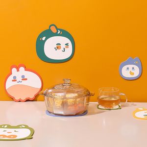 Cartoon Coasters fofas tapetes pequenos tamanhos resistentes a quente almofada para bebidas Evite m￳veis e mesa