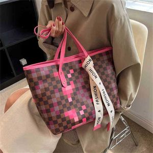 Bolsas de contraste de grande capacidade Lattice Sling ombro único Saco feminino outono 2022 Novo