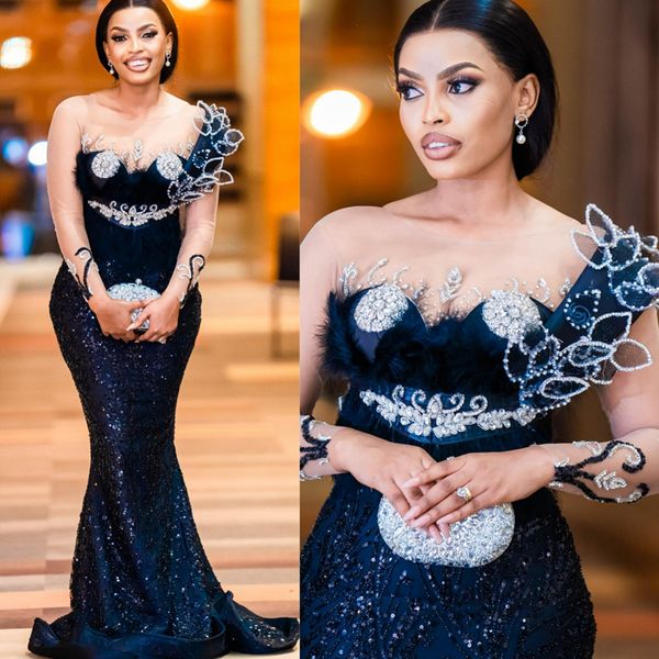 Abiti da ballo Aso Ebi taglie forti per occasioni speciali Piuma Nero Collo trasparente Manica lunga Tulle Pizzo Sirena Promdress Abiti da sera eleganti Abito di fidanzamento ST732