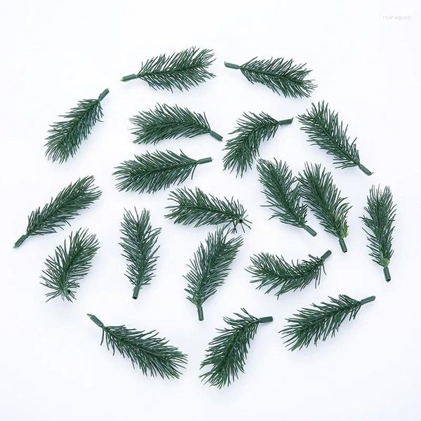 Fiori decorativi 100 pezzi ornamento per albero di Natale mini aghi di pino artificiale ghirlanda scegli articoli per feste per piante di simulazione