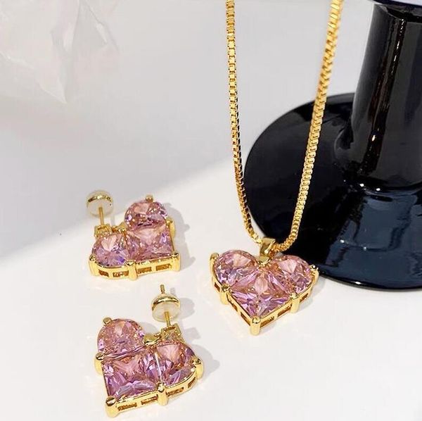 Colar com pingente de amor rosa diamante espumante com design simples e moderno agulha de prata pêssego coração brincos de cristal atacado e varejo fornecimento de joias