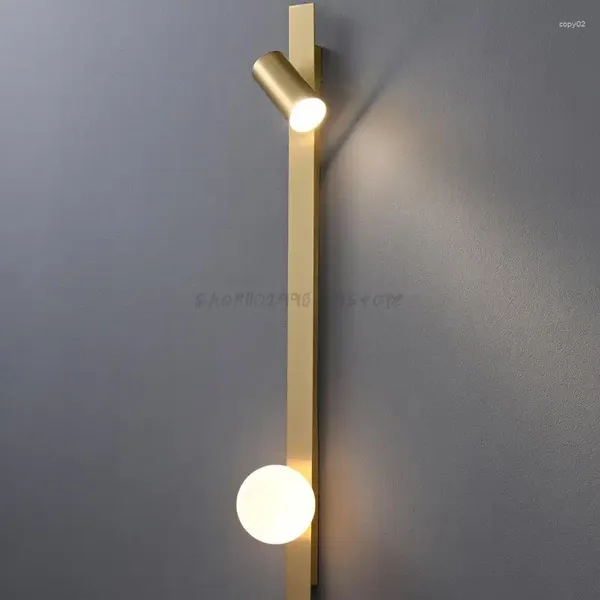 Lâmpada de parede O LED de cobre estilo nórdico minimalista é usado para personalizar El próximo à sala de estar