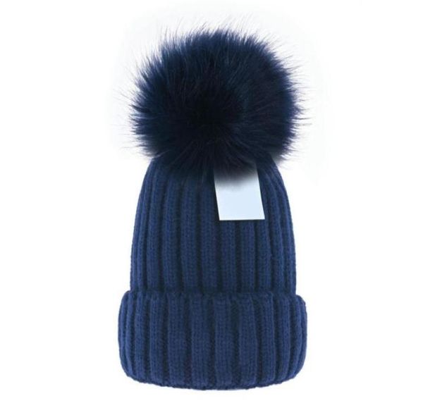 Gorro inteiro barato novo inverno bonés de malha chapéus femininos gorros grossos com pompons de pele de guaxinim real bonés de menina quente pomp75029520113