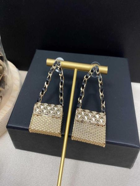 2021 nuovi gioielli di moda di marca per le donne orecchini di design del sacchetto della gelatina orecchini del sacchetto del metallo del partito C nome timbro schiacciare orecchini del sacchetto5345043