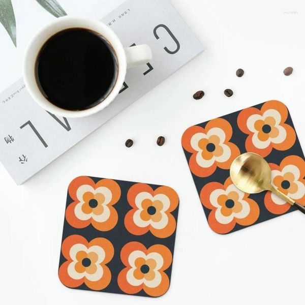 Tapetes de mesa retro flores-laranja e carvão porta-copos de couro pvc placemats antiderrapante isolamento café cozinha jantar almofadas conjunto de 4