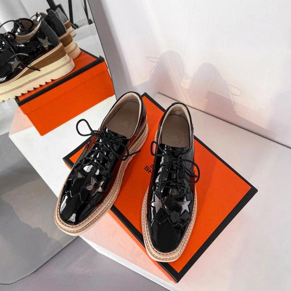 Классические туфли, весенние британские винтажные коровьи лакированные кожаные туфли на толстой подошве с квадратным носком контрастного цвета, приталенные туфли-торты