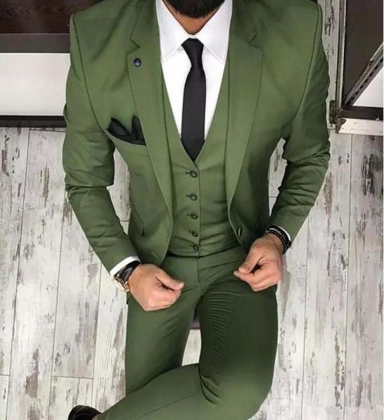 Abiti da uomo verde oliva per smoking da sposo 2020 Nuovo risvolto con risvolto Slim Fit Blazer giacca a tre pezzi Pantaloni gilet uomo su misura Clot8354287