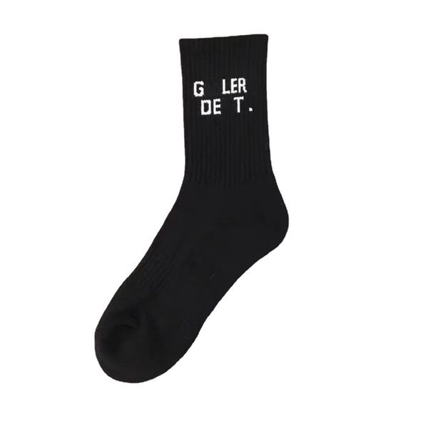 Designer-Socken Männer Frauen Brief Reiner Baumwolle Belüftungsstrumpf Street Pop Tide Socken Outdoor-Sportsocken 11 Farben Freie Wahl