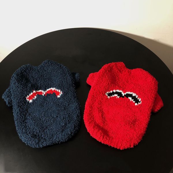 Tasarım Köpek Giysileri Sonbahar ve Kış Kırmızı Mektup Logosu Pet Kedi Örgü Sweater Schnauzer Teddy Peluş Ceket