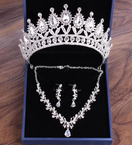 Gioielli firmati Accessori per feste di nozze Copricapo da sposa Corona Collana Orecchini Set Diamanti lucidi Fasce Compleanno Spettacolo Pho6515136