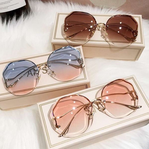 2024 Mode Metall Weibliche Vintage Damen Stilvolles Design Übergroße Quadratische Sonnenbrille für Frauen