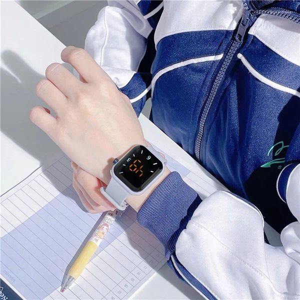 Relógios de pulso moda quadrado led luminoso dial casual relógios de pulso pulseira de borracha relógio de pulso à prova dwaterproof água para mulher