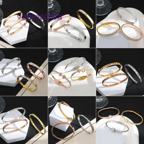 Braccialetti di design per pneumatici per auto per donna e uomo Bracciale alla moda coreana in acciaio al titanio da donna con temperamento incolore Personale versatile con scatola originale