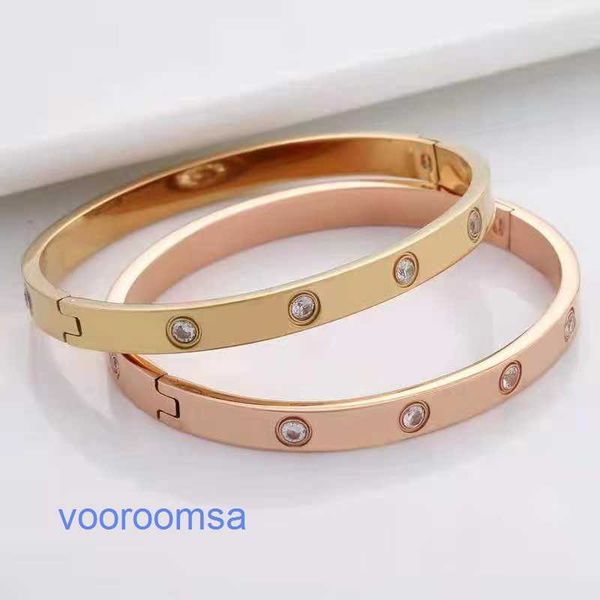 Bracciale per pneumatici per auto Bracciale in oro con faccia liscia incolore e forato Bracciale in acciaio al titanio con dieci diamanti Trend Full Sky Star Gioielli Carta rosa con scatola originale