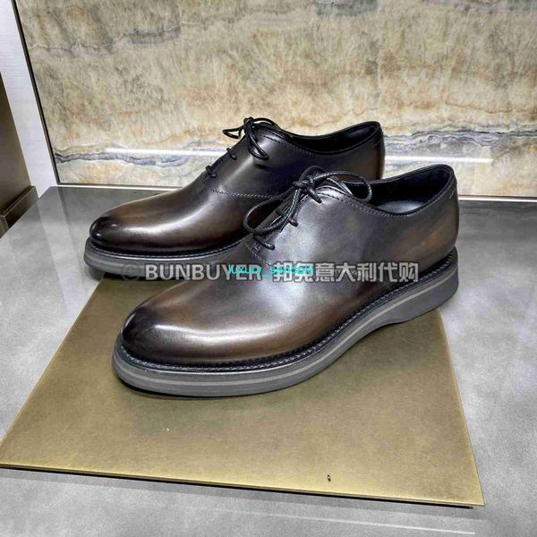 BERLUTI Sapatos sociais masculinos de couro Oxfords Sapatos italianos Berluti23 Outono / inverno Alessio Madeira de carbono Marrom Sapatos de couro conversível Casuais Oxford Sapatos masculinos HBV6