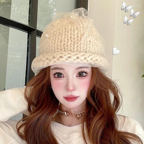 Berets Koreanische elegante Perle Design handgemachte gestrickte Damen Hüte Herbst und Winter Mode warme Show Gesicht kleine süße Pullover Mützen