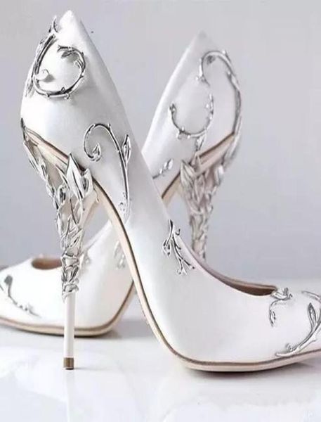 Zierliche, filigrane Blätter, die sich natürlich bis zum Absatz winden, weiße Damen-Hochzeitsschuhe, schicke Satin-Stiletto-Absätze, Eden Pumps Bridal8009795