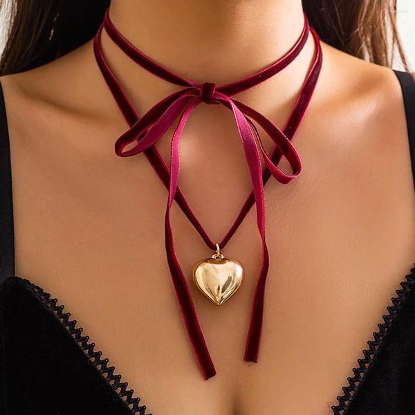 Collane con ciondolo Ourfuno Goth Collana a forma di cuore in plastica per le donne Velluto a catena lunga Festa di nozze Gioielli di moda Regalo per ragazze 2024