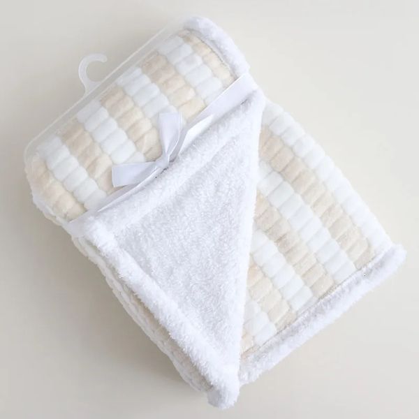 Nascido swaddle coral velo dos desenhos animados dupla camada cobertores crianças envelope carrinho envoltório para cobertores de cama do bebê 240102