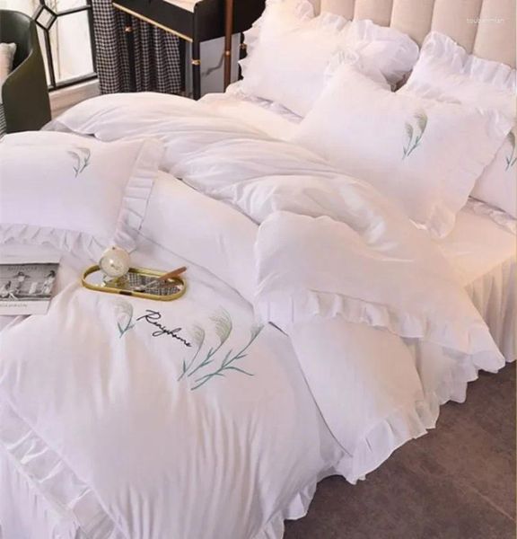 Set biancheria da letto Set quattro pezzi in puro cotone Copripiumino Gonna letto Stile principessa Pizzo ricamato Tutto