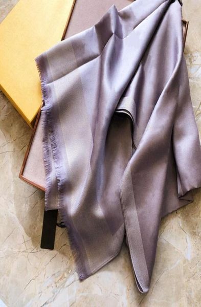 2021 Классические шелковые шарфы Desingers, шаль, четырехсезонный мужской и женский шарф в виде клевера, модный стиль с буквенным принтом и цветком, NO Box1063812