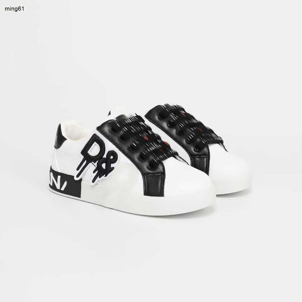 Marke Kinderschuhe Designer Baby Sneakers Größe 26-35 Inklusive Boxen Schwarz-weißes Farbschema Design Mädchen Jungen Schuh 20. Dezember