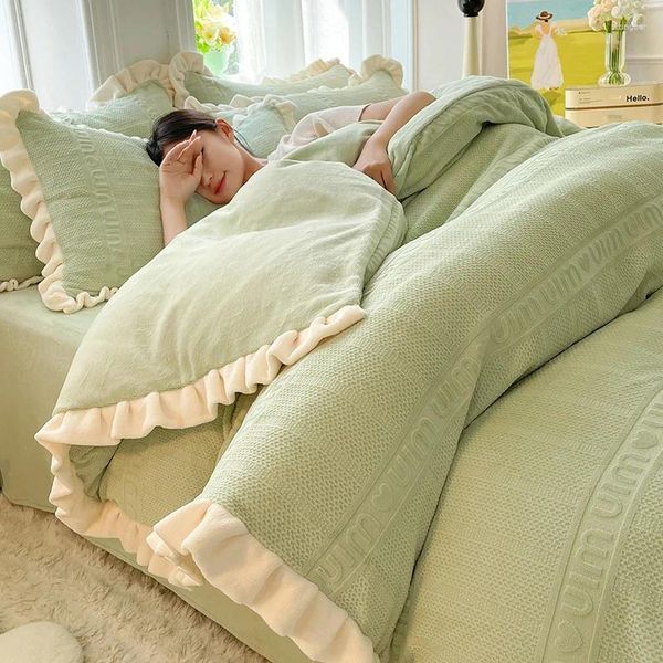 Conjuntos de cama Conjunto Luxo Ruffle Princesa Inverno Quente Leite Veludo Capa de Edredão Lençóis e Fronhas King Size Home Têxtil