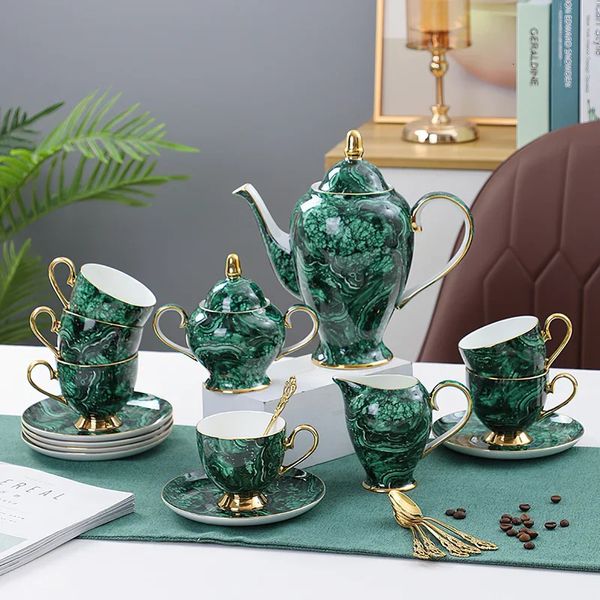 Teiera in porcellana Bone China Bicchieri Tazza da caffè con intarsio in oro verde Europa Zuccheriera in ceramica Crema per tè Tazza da acqua Caffettiera 240102