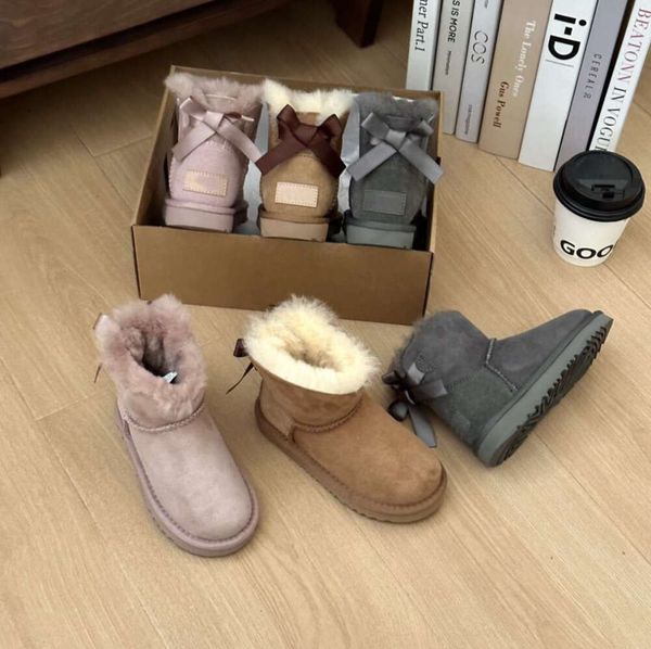 2024 novas botas crianças bottes austrália neve designer crianças sapatos inverno clássico mini bota botão bowtie bebê meninos menina tornozelo botas criança camurça de pele