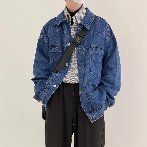 Giacca di jeans vintage di colore blu scuro da uomo Abiti coreani larghi Capispalla di marca Cappotti da cowboy per ragazzi belli S-2XL 240103