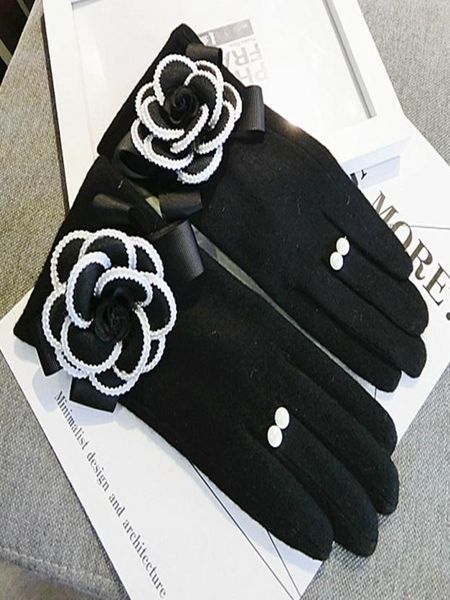 Ganze liebt Winter Frauen Handschuhe Für Touchscreen Kaschmir Fäustlinge Weibliche Große Blume Warme Wolle Handschuhe Frauen Fahren Handschuhe8606138